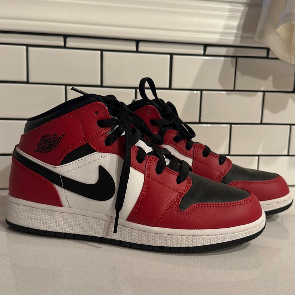Nike Jordan Mid “Chicago”